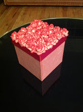 Load image into Gallery viewer, Roses are red