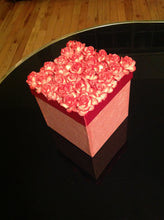 Load image into Gallery viewer, Roses are red