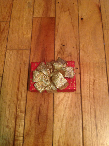 Red Falls in Love with Gold