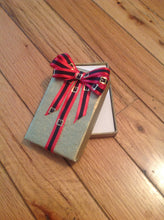 Load image into Gallery viewer, Santa Belt with Gold paper