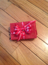 Load image into Gallery viewer, Joy of Christmas style red with Fibers